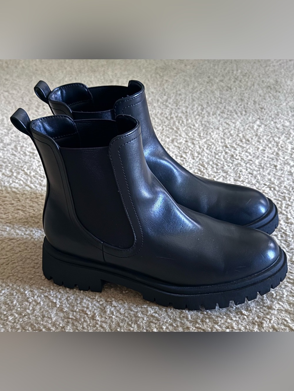 Old Navy women’s Chelsea boots